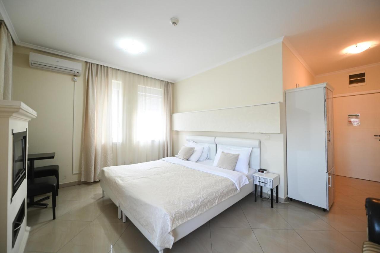 Garni Hotel Dash Novi Sad Buitenkant foto