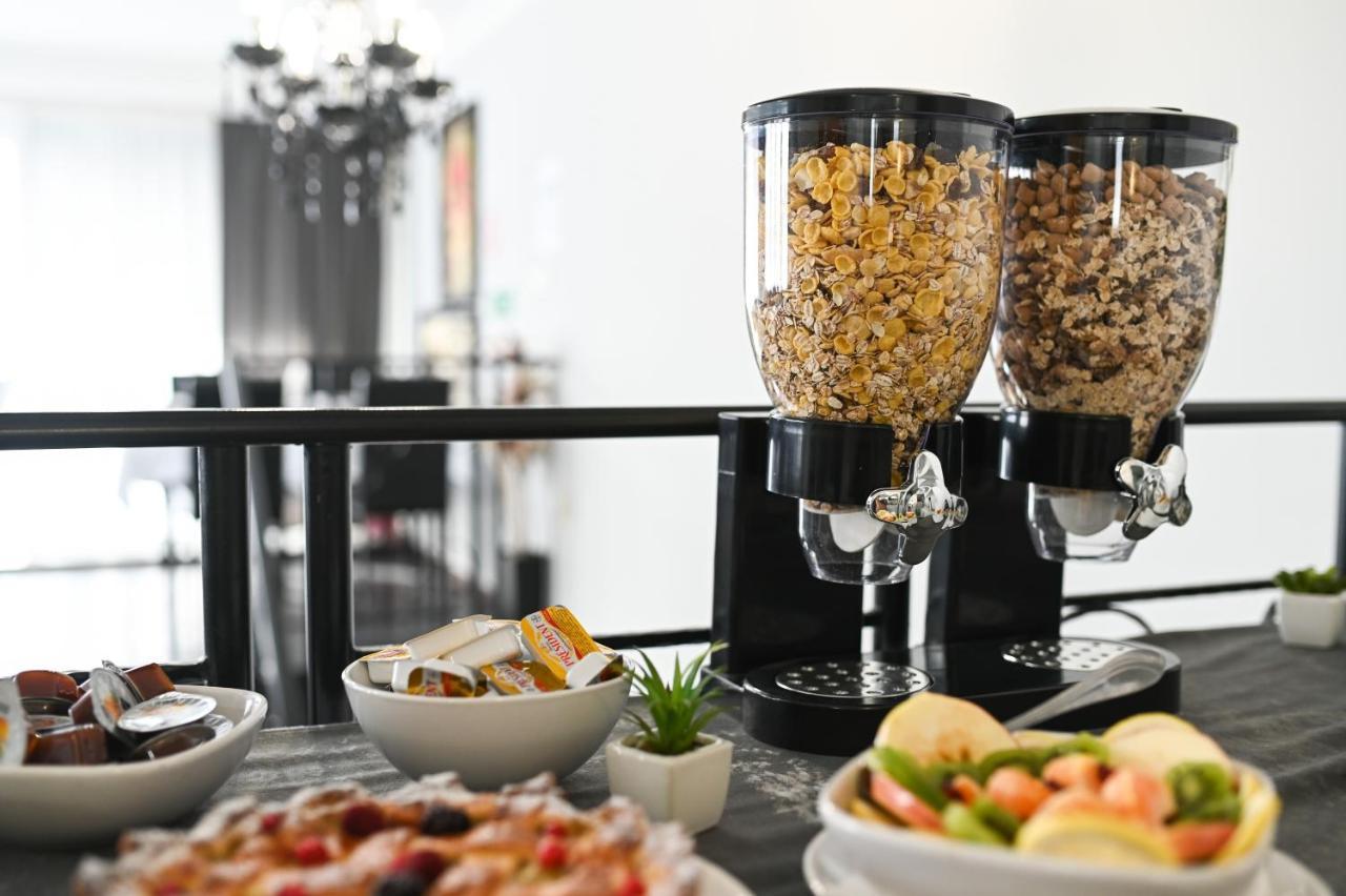 Garni Hotel Dash Novi Sad Buitenkant foto