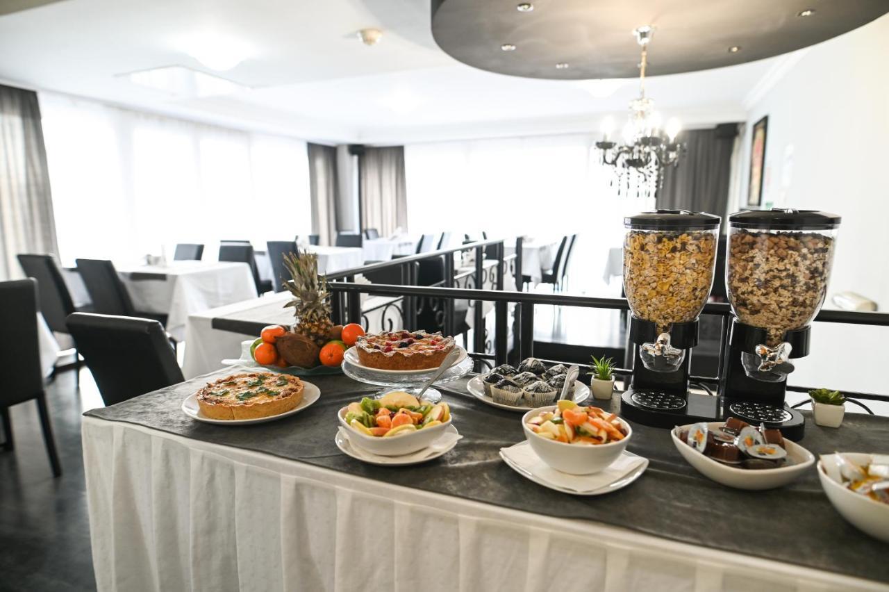 Garni Hotel Dash Novi Sad Buitenkant foto