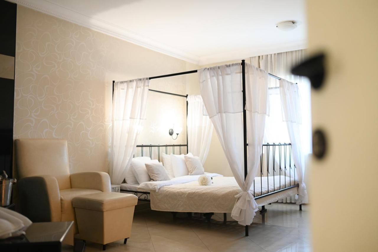 Garni Hotel Dash Novi Sad Buitenkant foto
