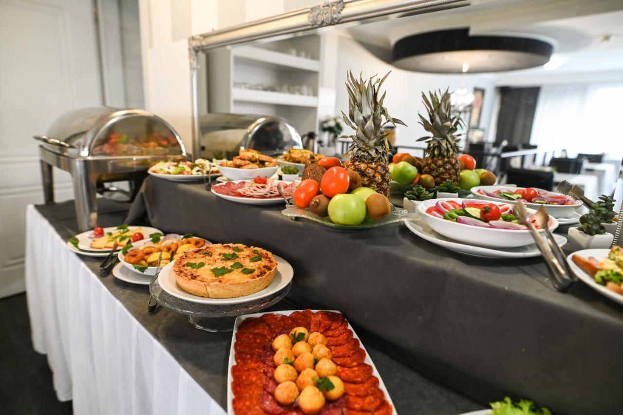 Garni Hotel Dash Novi Sad Buitenkant foto