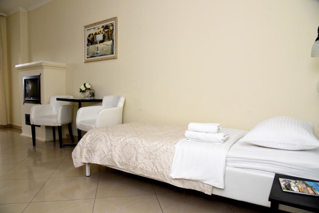 Garni Hotel Dash Novi Sad Buitenkant foto