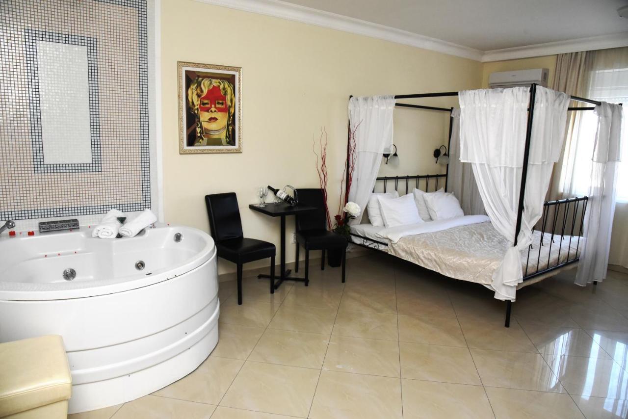Garni Hotel Dash Novi Sad Buitenkant foto
