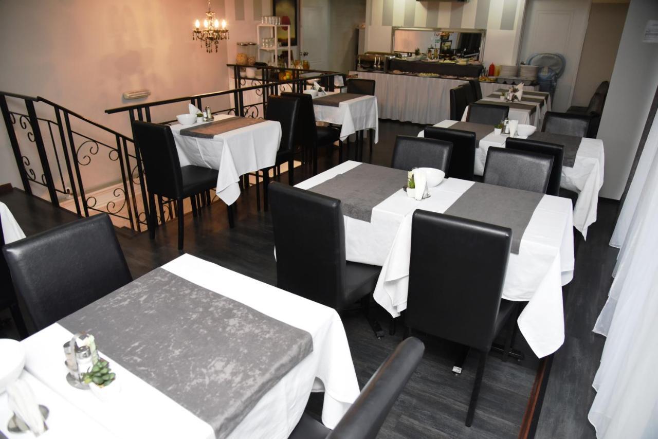 Garni Hotel Dash Novi Sad Buitenkant foto
