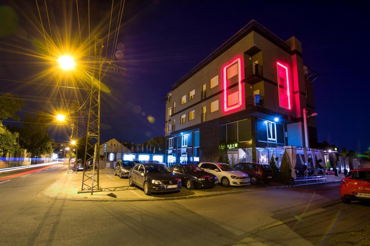 Garni Hotel Dash Novi Sad Buitenkant foto